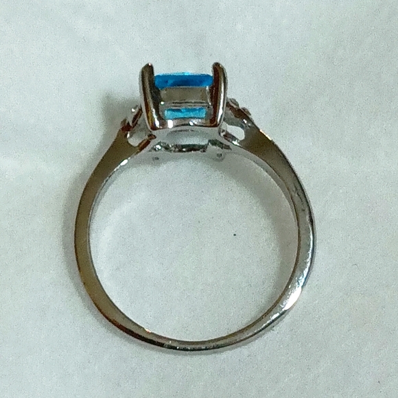 🆕 Beautiful Sea Blue Zircon Ring 💍 - Picture 4 of 6